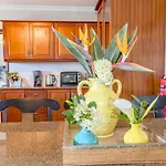 Holiday home La Casita Felizola- Charming Coastal Escape *
