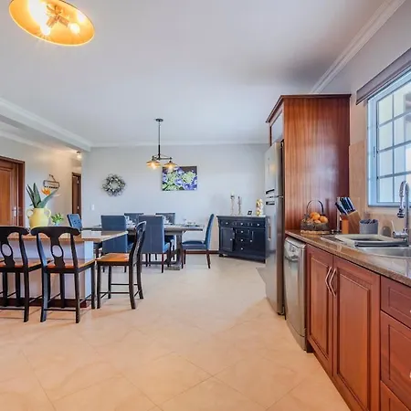 Dom wakacyjny La Casita Felizola-3br House & Parking
