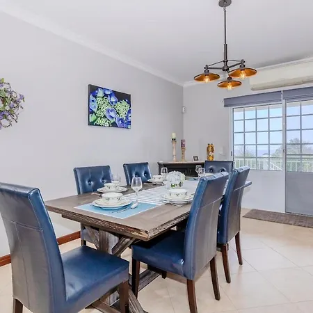 Dom wakacyjny La Casita Felizola-3br House & Parking