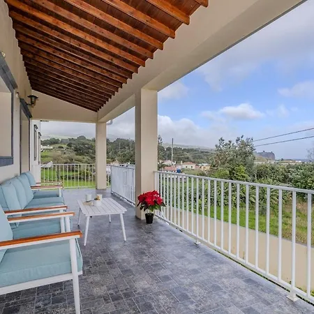 Dom wakacyjny La Casita Felizola-3br House & Parking