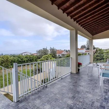 Dom wakacyjny La Casita Felizola-3br House & Parking