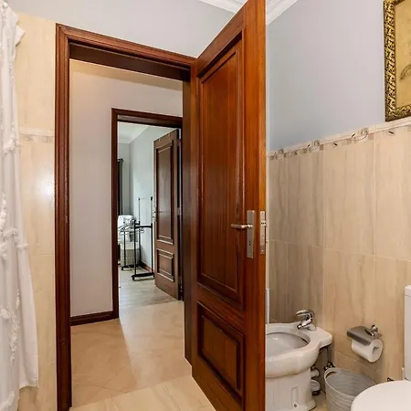 Dom wakacyjny La Casita Felizola-3br House & Parking *