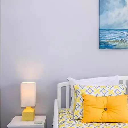 La Casita Felizola- Charming Coastal Escape Prázdninový dům