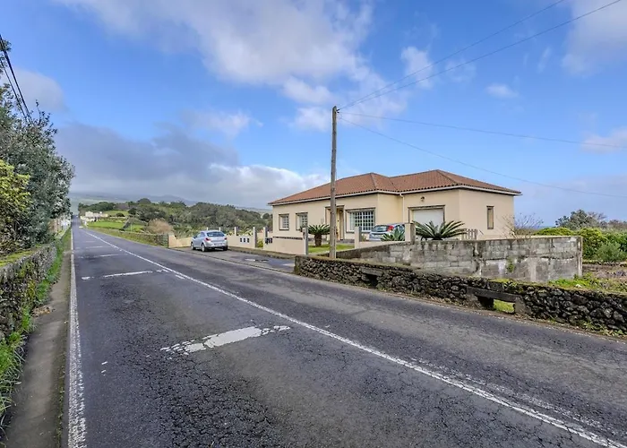 Feriehus La Casita Felizola- Charming Coastal Escape *