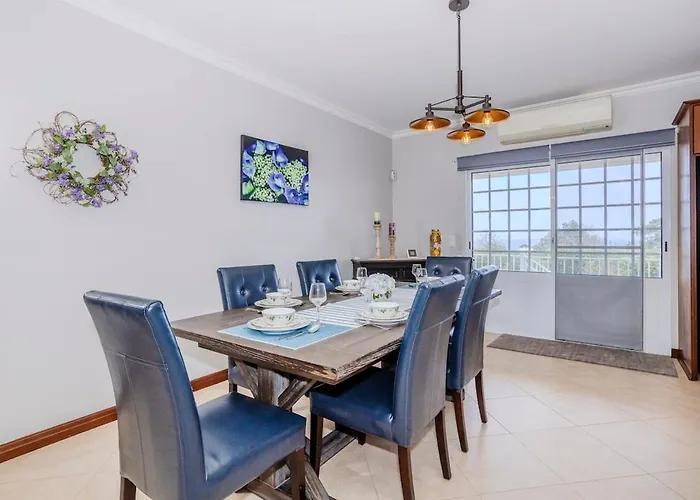 Feriehus La Casita Felizola- Charming Coastal Escape