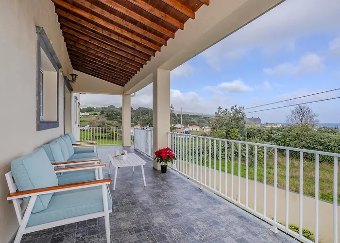 Feriehus La Casita Felizola- Charming Coastal Escape