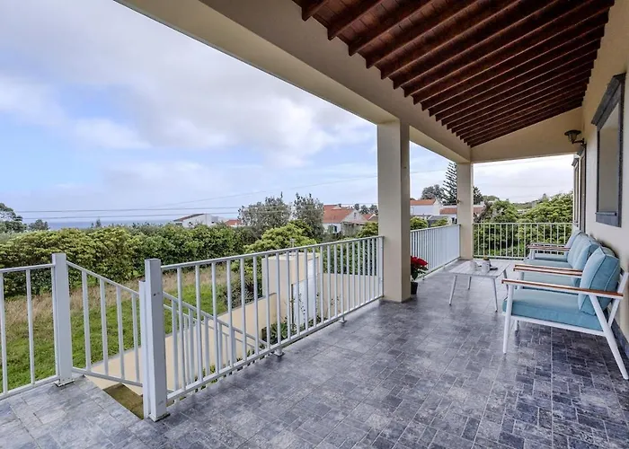 Feriehus La Casita Felizola- Charming Coastal Escape