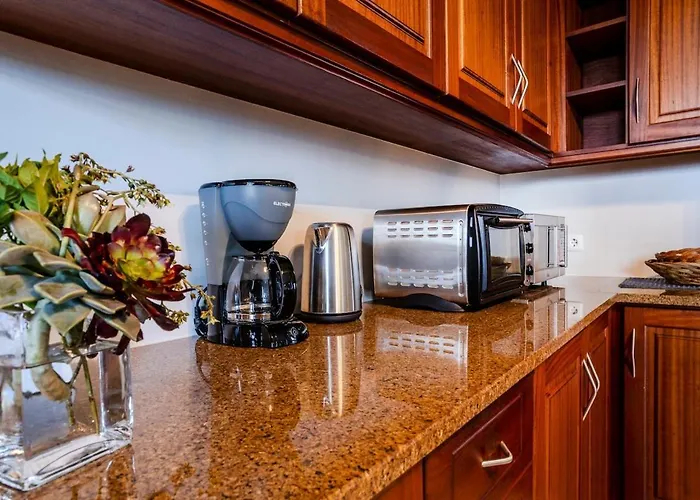 La Casita Felizola- Charming Coastal Escape Feriehus *