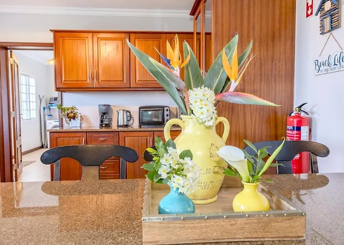 Feriehus La Casita Felizola- Charming Coastal Escape *