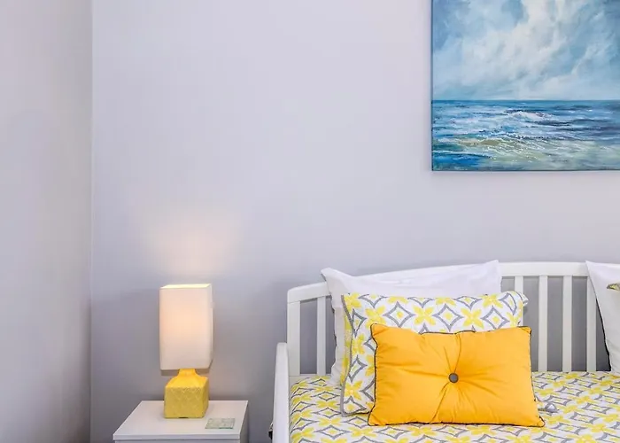 La Casita Felizola- Charming Coastal Escape Feriehus