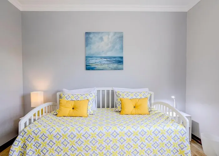 Feriehus La Casita Felizola- Charming Coastal Escape